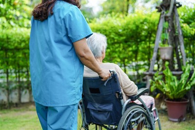 精准聚力托举失能照护